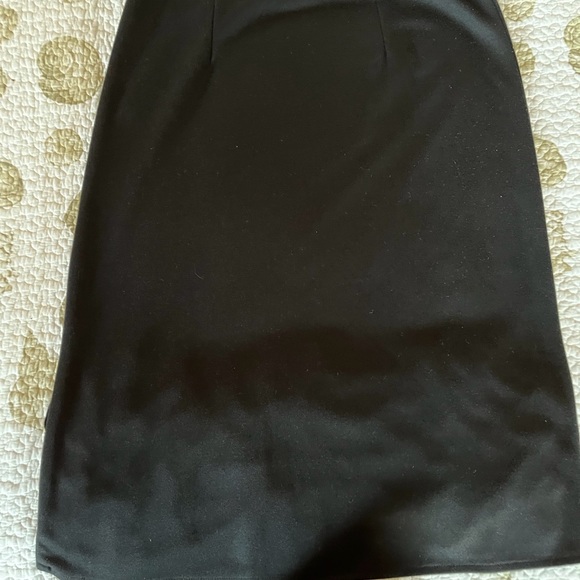 GORGEOUS BLACK SKIRT with FLOWER APPLICATION Size M - Picture 2 of 4